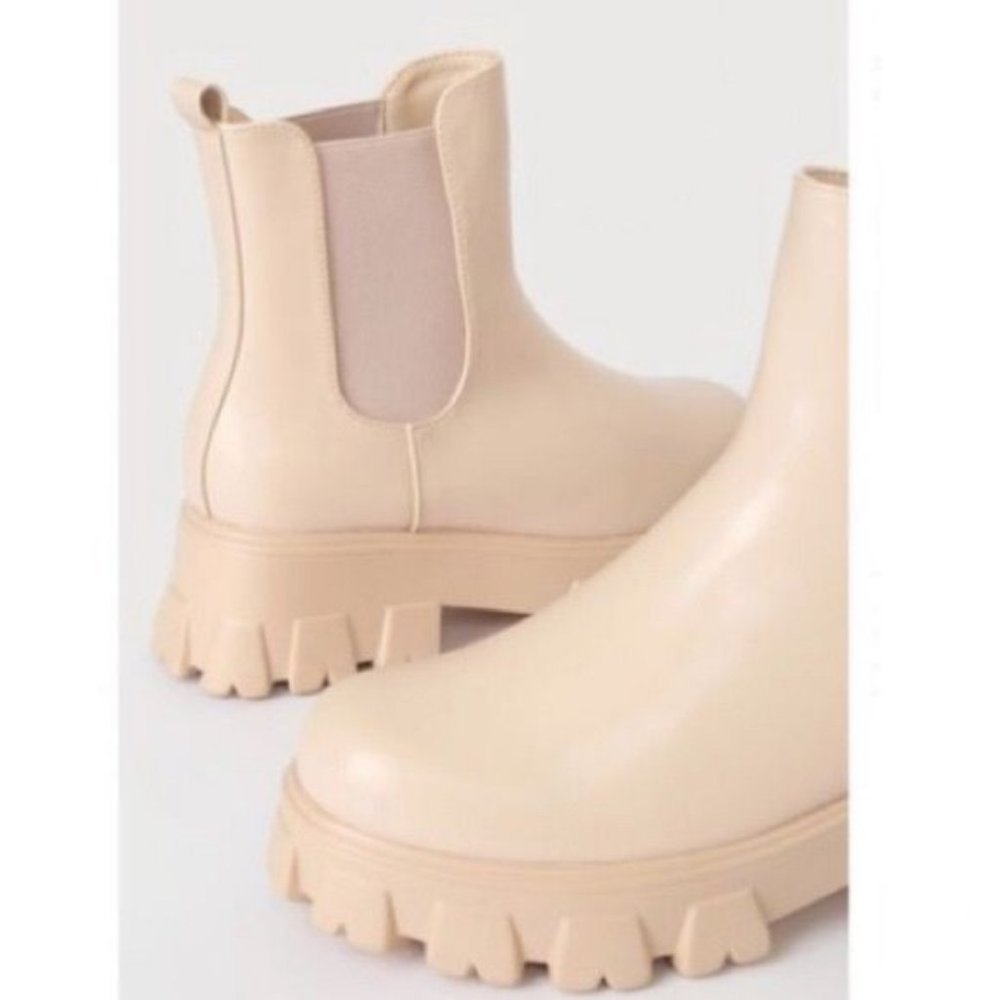 !! NEW !! Bone Patent Pull On Chelsea Lug Sole Boots - Picture 3 of 4